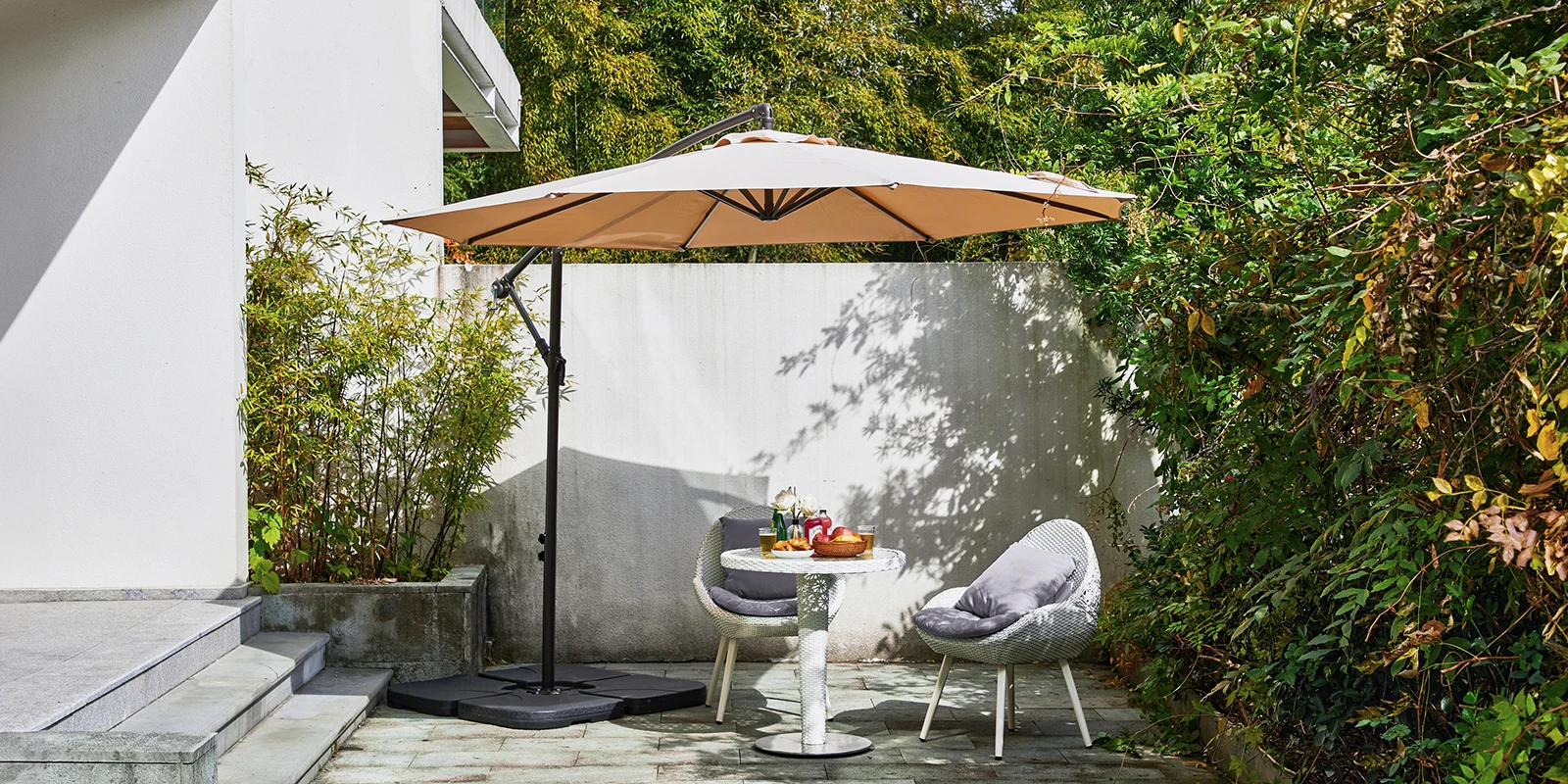 10ft Round Offset Hanging Umbrella at patio