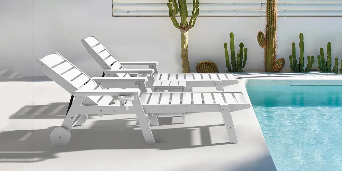 Casual Chaise with Wheel by the pool (3)